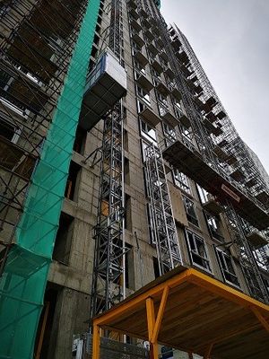 ভালো দাম SC200 একক খাঁচা 96m/মিনিট উপাদান উত্তোলনের জন্য বাইরের নির্মাণ লিফট অনলাইন
