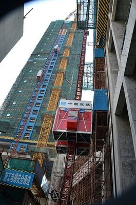 একক খাঁচা 11kw বাইরের নির্মাণ লিফট 150m নির্মাণ সাইট লিফট